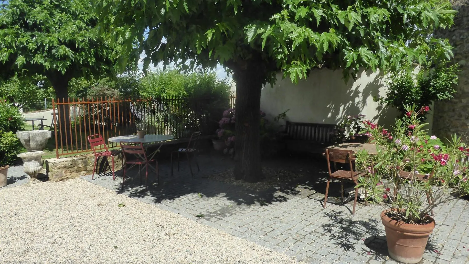 Domaine De Famille Aux Deux Vieux Platanes Villa Saint-Germain-au-Mont-dʼOr