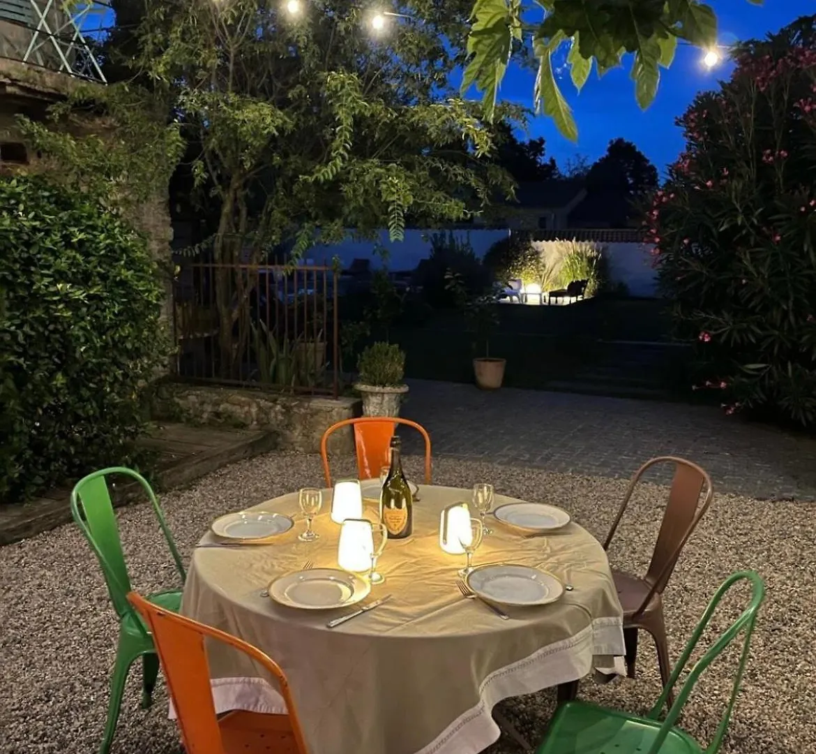 Domaine De Famille Aux Deux Vieux Platanes Vila Saint-Germain-au-Mont-dʼOr
