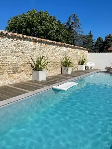 Domaine De Famille Aux Deux Vieux Platanes Villa Saint-Germain-au-Mont-dʼOr 0*,