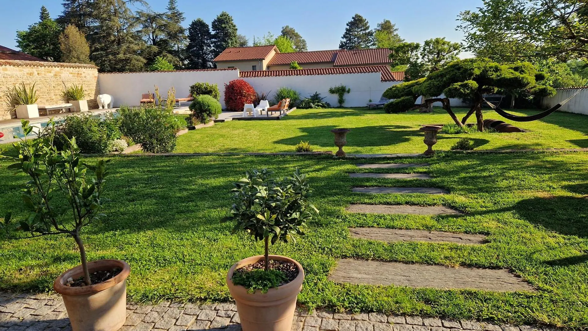 Domaine De Famille Aux Deux Vieux Platanes Villa Saint-Germain-au-Mont-dʼOr 0*,
